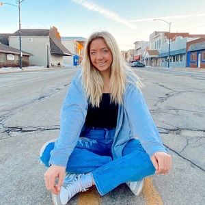 Meet your Posher, Ava